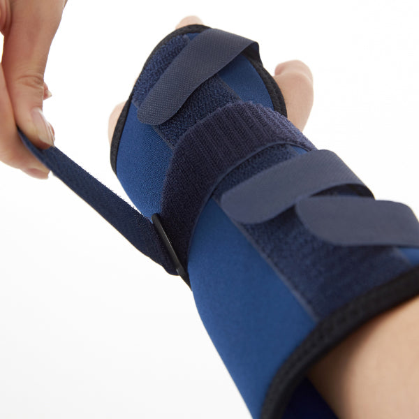 Elastic Hand Splint with Double Stays Best for Wrist Strains, Sprains and Wrist Injuries - Allowing Excellent Stabilization on the Wrist